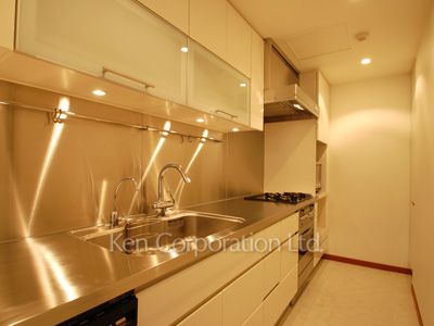 Kitchen ※Photo of the same layout on 3 floor. Decoration and fixture may differ.
