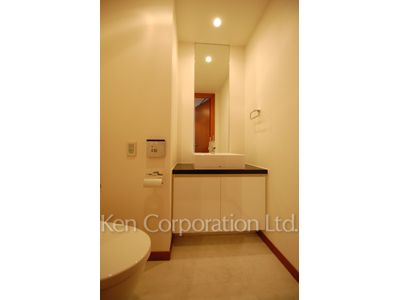 Lavatory ※Photo of the same layout on 3 floor. Decoration and fixture may differ.