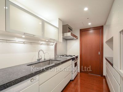 Kitchen ※Photo of the same layout on 1 floor. Decoration and fixture may differ.