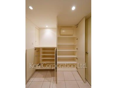 Shoes Closet