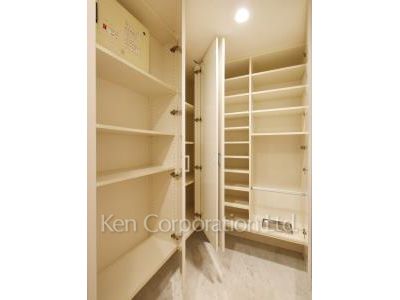 Shoes Closet