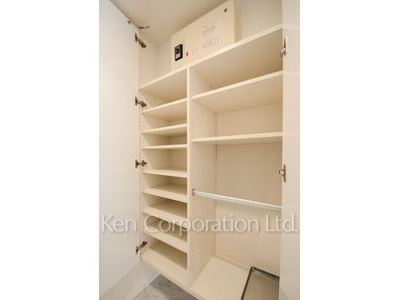 Closet ※Photo of the same layout on 2 floor. Decoration and fixture may differ.