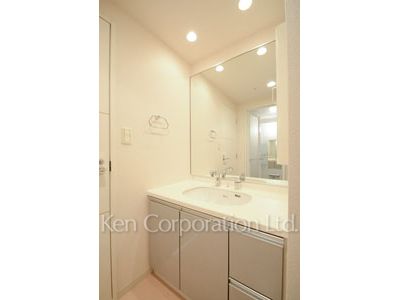 Powder Room ※Photo of the same layout on 2 floor. Decoration and fixture may differ.