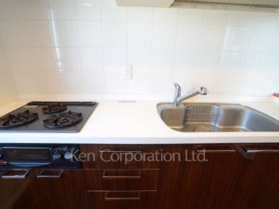 Kitchen ※Photo of the same layout on 10 floor. Decoration and fixture may differ.