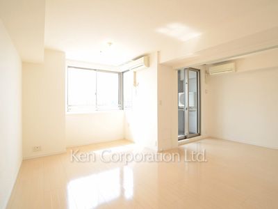 Living-Dining ※Photo of the same layout on 13 floor. Decoration and fixture may differ.