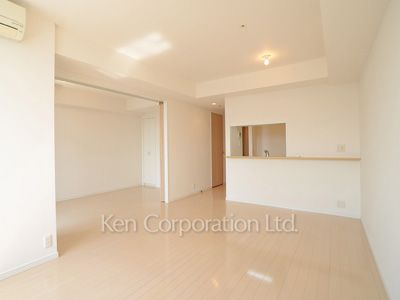 Living-Dining ※Photo of the same layout on 13 floor. Decoration and fixture may differ.