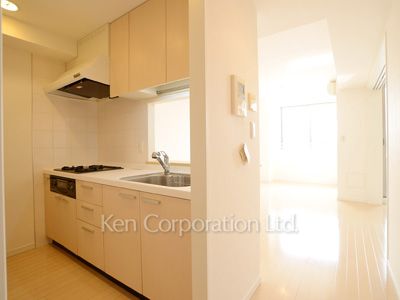 Kitchen ※Photo of the same layout on 13 floor. Decoration and fixture may differ.