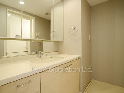 Powder Room ※Photo of the same layout on 13 floor. Decoration and fixture may differ.
