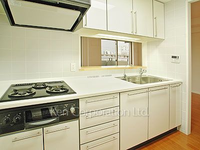 Kitchen ※Photo of the same layout on 4 floor. Decoration and fixture may differ.
