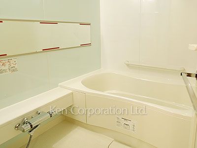 Bath ※Photo of the same layout on 4 floor. Decoration and fixture may differ.