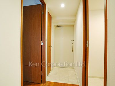 Entrance ※Photo of the same layout on 4 floor. Decoration and fixture may differ.