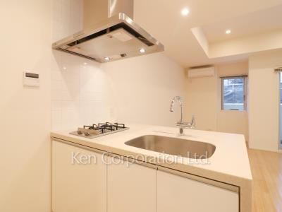 Kitchen ※Photo of the same layout on 6 floor. Decoration and fixture may differ.