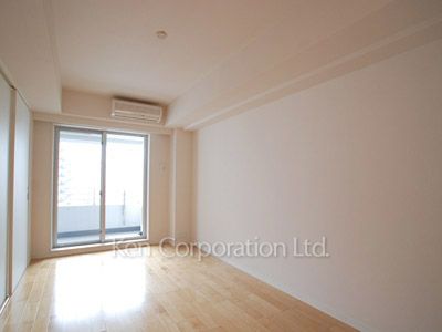 Bedroom ※Photo of the same layout on 8 floor. Decoration and fixture may differ.