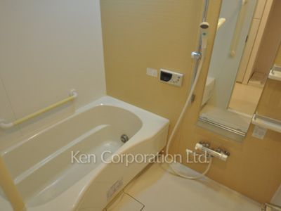Bath ※Photo of the same layout on 4 floor. Decoration and fixture may differ.