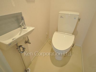 Lavatory ※Photo of the same layout on 4 floor. Decoration and fixture may differ.