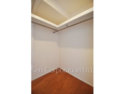 Walk-In Closet ※Photo of the same layout on 4 floor. Decoration and fixture may differ.