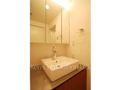 Powder Room ※Photo of the same layout on 13 floor. Decoration and fixture may differ.