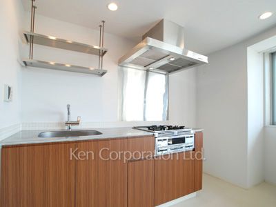 Kitchen ※Photo of the same layout on 13 floor. Decoration and fixture may differ.