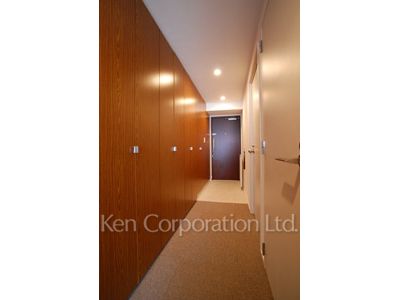 Entrance ※Photo of the same layout on 12 floor. Decoration and fixture may differ.
