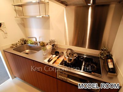 Kitchen ※Photo of the same layout on 12 floor. Decoration and fixture may differ.
