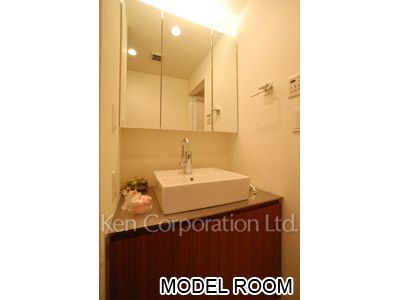 Powder Room ※Photo of the same layout on 12 floor. Decoration and fixture may differ.
