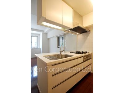 Kitchen ※Photo of the same layout on 2 floor. Decoration and fixture may differ.