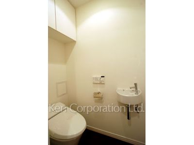 Lavatory ※Photo of the same layout on 2 floor. Decoration and fixture may differ.