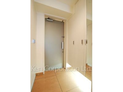 Entrance ※Photo of the same layout on 2 floor. Decoration and fixture may differ.