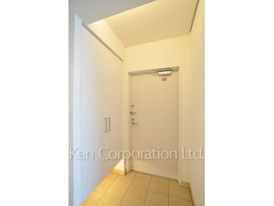 Entrance ※Photo of the same layout on 11 floor. Decoration and fixture may differ.