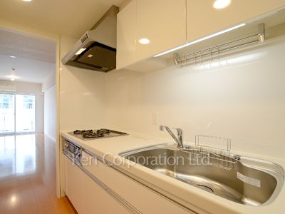 Kitchen ※Photo of the same layout on 7 floor. Decoration and fixture may differ.
