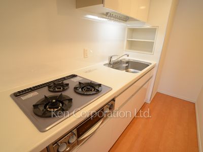 Kitchen ※Photo of the same layout on 7 floor. Decoration and fixture may differ.
