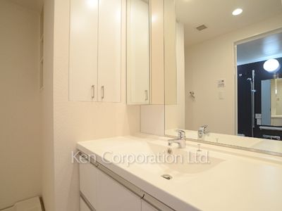 Powder Room ※Photo of the same layout on 7 floor. Decoration and fixture may differ.
