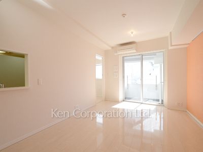 Living-Dining ※Photo of the same layout on 9 floor. Decoration and fixture may differ.
