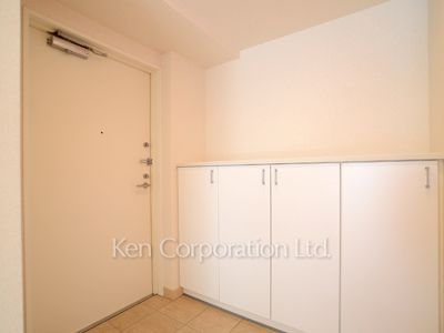 Entrance ※Photo of the same layout on 9 floor. Decoration and fixture may differ.