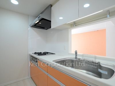 Kitchen ※Photo of the same layout on 9 floor. Decoration and fixture may differ.
