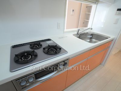 Kitchen ※Photo of the same layout on 9 floor. Decoration and fixture may differ.
