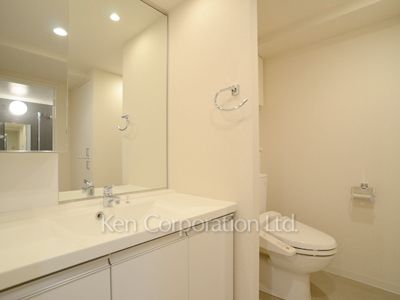 Powder Room ※Photo of the same layout on 9 floor. Decoration and fixture may differ.