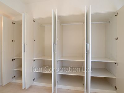 Closet ※Photo of the same layout on 9 floor. Decoration and fixture may differ.