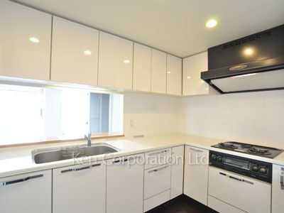 Kitchen ※Photo of the same layout on 5 floor. Decoration and fixture may differ.