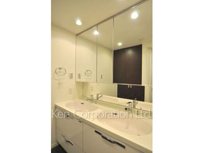Powder Room ※Photo of the same layout on 5 floor. Decoration and fixture may differ.