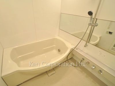 Bath ※Photo of the same layout on 5 floor. Decoration and fixture may differ.