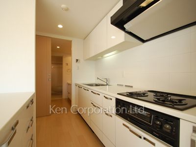 Kitchen ※Photo of the same layout on 3 floor. Decoration and fixture may differ.