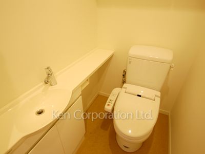 Lavatory ※Photo of the same layout on 3 floor. Decoration and fixture may differ.