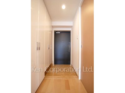 Entrance ※Photo of the same layout on 4 floor. Decoration and fixture may differ.