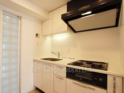 Kitchen ※Photo of the same layout on 4 floor. Decoration and fixture may differ.