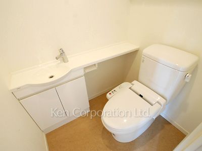 Lavatory ※Photo of the same layout on 4 floor. Decoration and fixture may differ.
