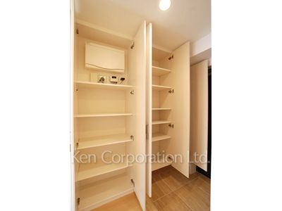 Closet ※Photo of the same layout on 4 floor. Decoration and fixture may differ.