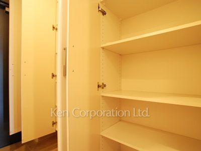 Shoes Closet ※Photo of the same layout on 6 floor. Decoration and fixture may differ.