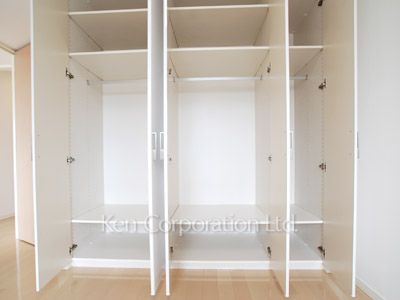 Closet ※Photo of the same layout on 6 floor. Decoration and fixture may differ.