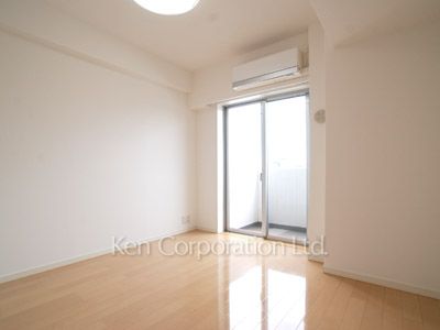Bedroom ※Photo of the same layout on 6 floor. Decoration and fixture may differ.